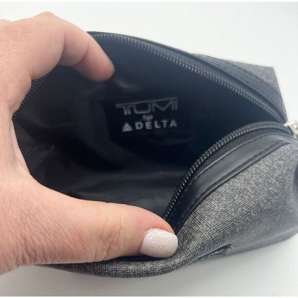 TUMI for Delta Make‎ Up Bag Black Canvas Mini Case Zip Toiletries/Cosmetic Bag - Picture 6 of 7